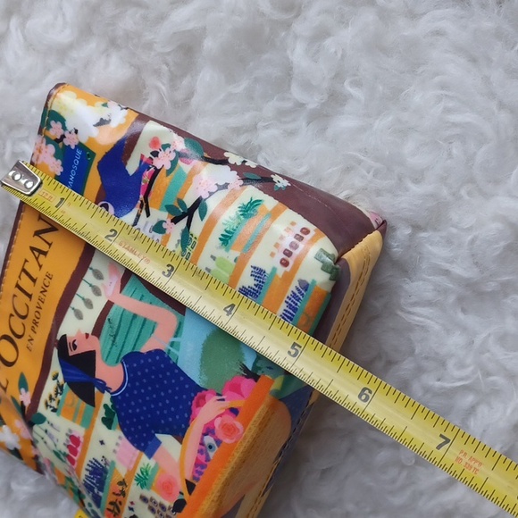 L'OCCITANE cosmetic bag - Picture 8 of 13